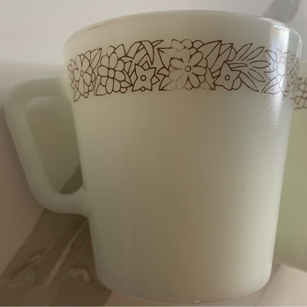 Brown pattern Pyrex Cups - Picture 3 of 9
